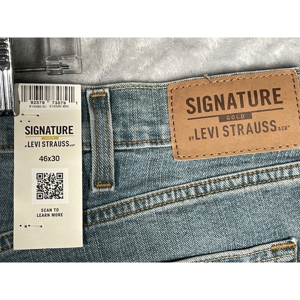 Signature by Levi Strauss Gold Label Men 46x30 Straight Leg Light Wash Jeans NEW